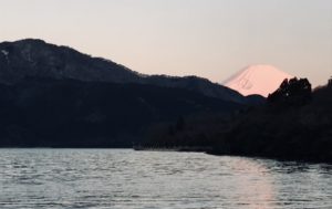 春の芦ノ湖