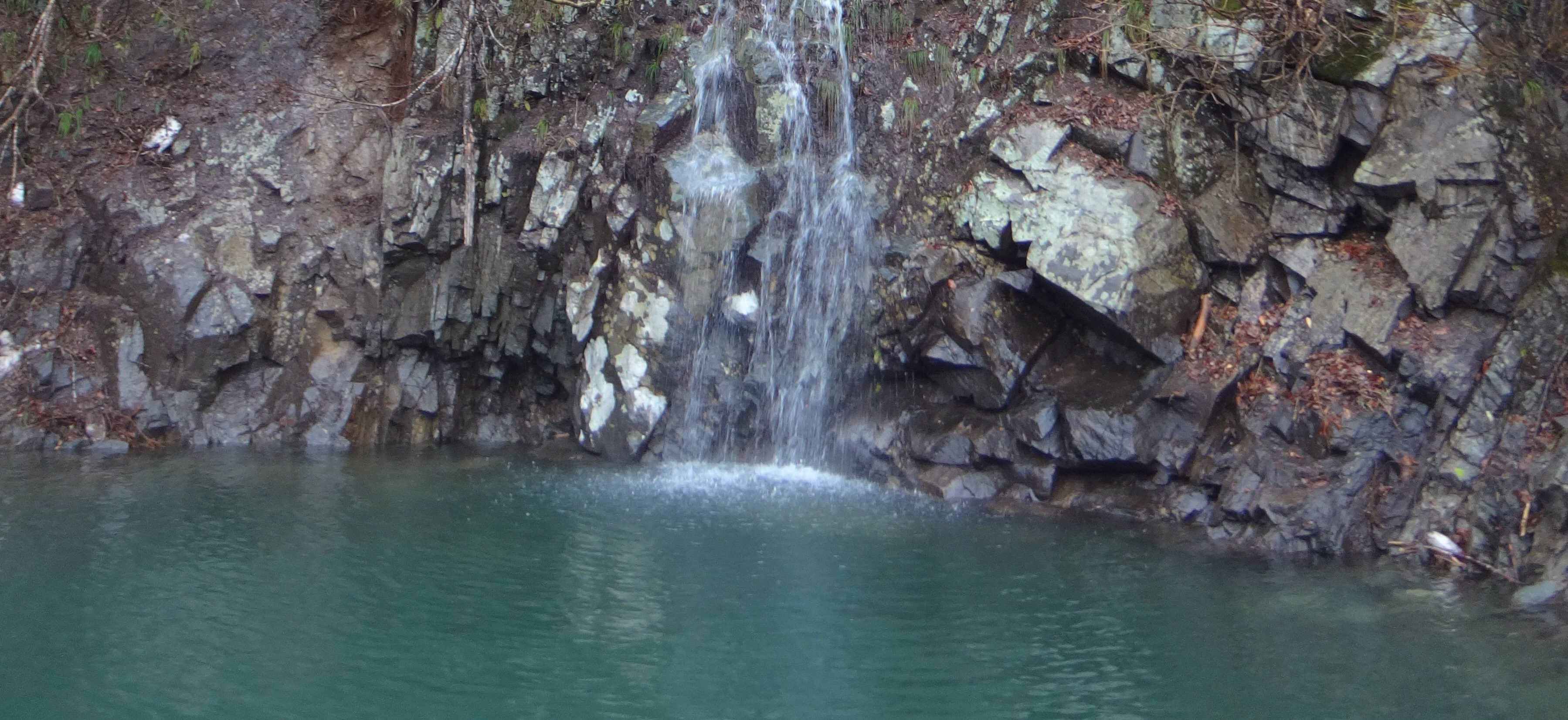 銀山湖小さい滝