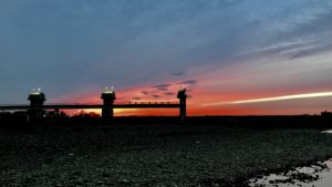 夕暮れの二ヵ領堰堤