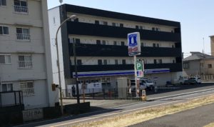 二ヶ領堰堤のローソン